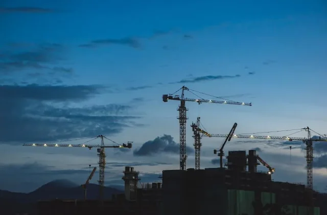 a building site with cranes and a partly finished structure