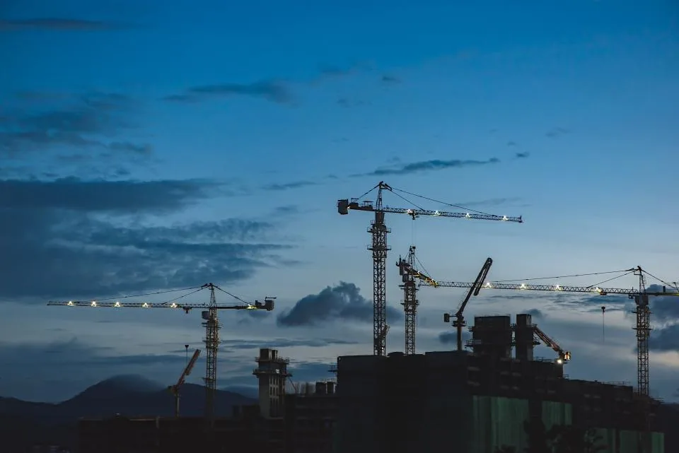 a building site with cranes and a partly finished structure
